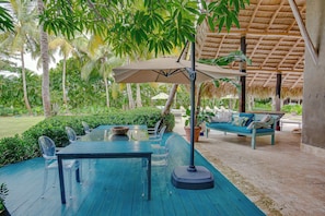 Outdoor dining - Tortuga C17Luxury Villa Punta Cana  (Higüey)