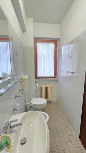 Habitación doble, vista a la montaña | Baño