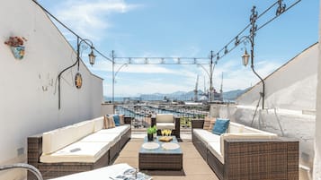 Apartamento, 2 habitaciones, vistas al mar | Terraza o patio