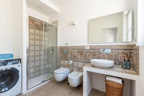 Apartamento, 2 quartos, vista para o mar | Banheiro