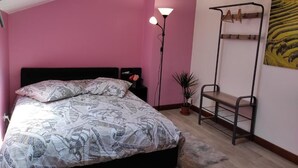 Iron/ironing board (on request), free WiFi - Chez Sam (Villebois)