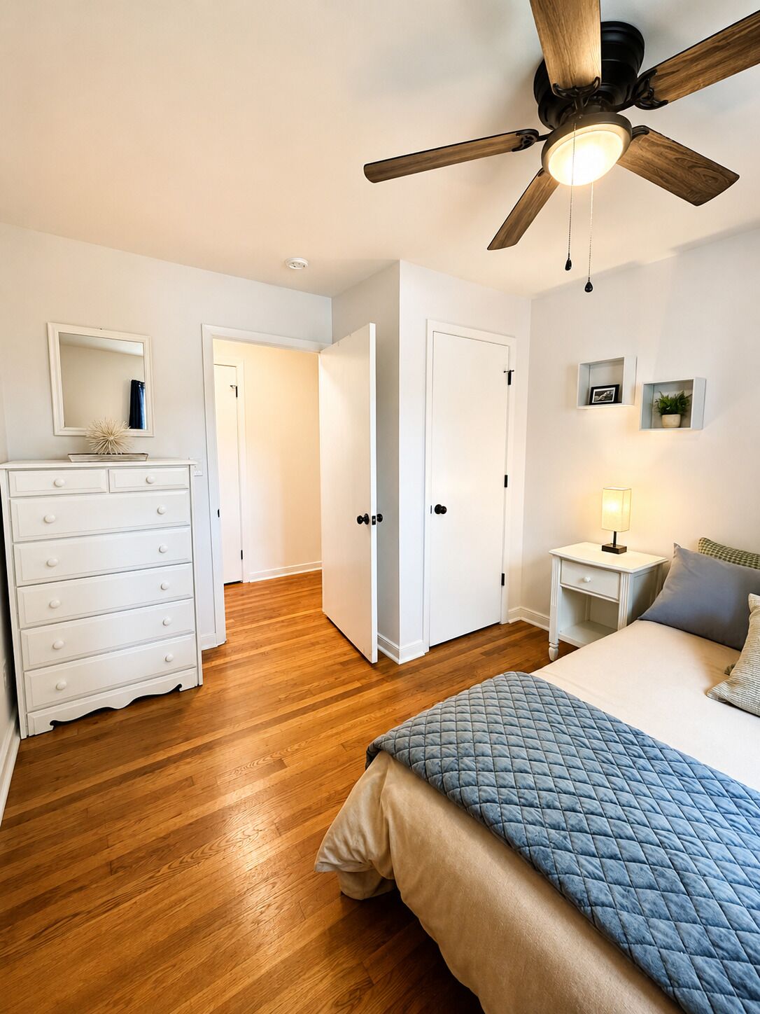 Iron/ironing board, WiFi, bed sheets