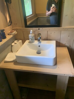 Bathroom - Ashanti Luxury Safari Tent Holiday Home with Balcony and Wi-Fi (Lavalade)