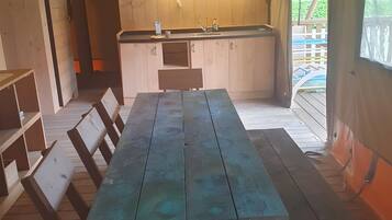 Outdoor dining