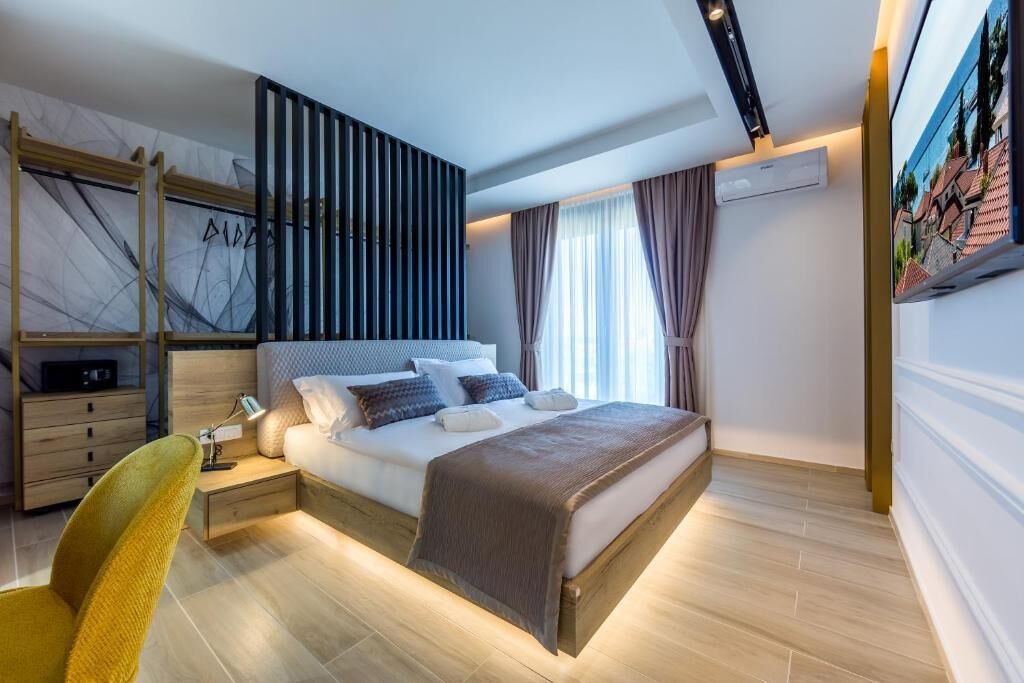 Premium bedding, down duvets, in-room safe, laptop workspace
