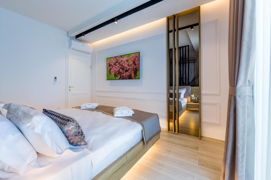 Apartemen Superior, balkon, pemandangan kolam renang | Seprai premium, selimut bulu angsa, dan brankas