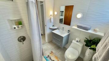 Deluxe Villa, Private Pool | Bathroom
