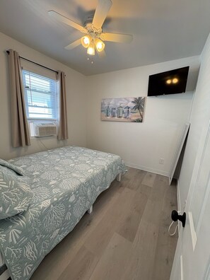 Room - Sun Soaked Backyard Beach Bungalow (North Wildwood)