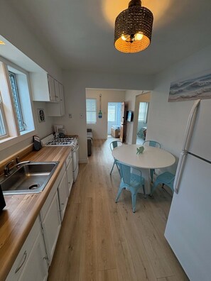 Private kitchen - Sun Soaked Backyard Beach Bungalow (North Wildwood)