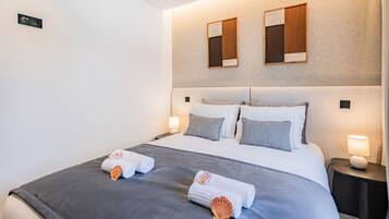 3 chambres, coffres-forts dans les chambres, fer et planche à repasser