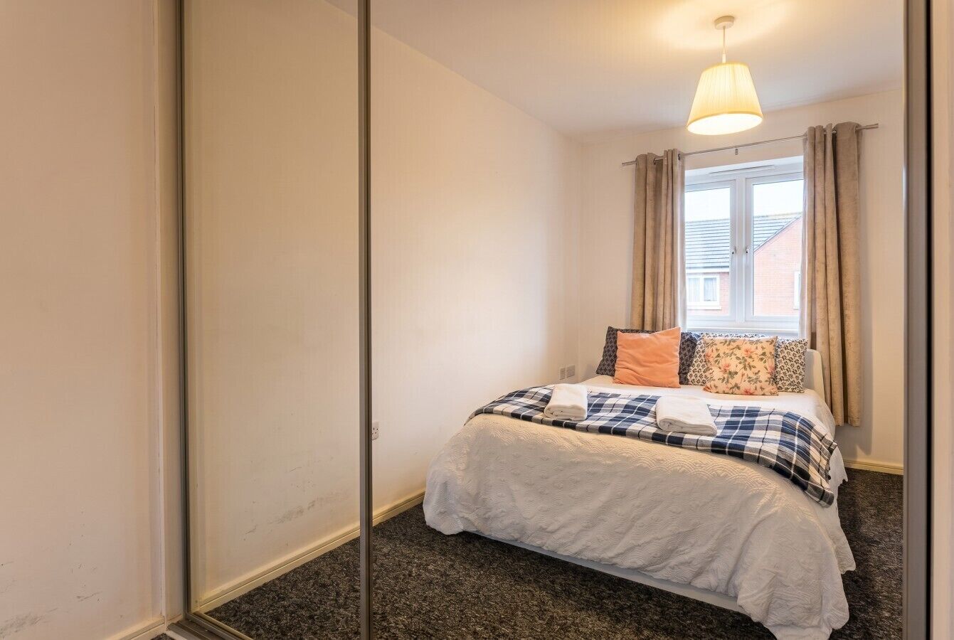 3 bedrooms, desk, iron/ironing board, WiFi
