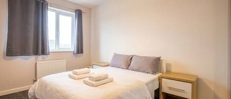 3 bedrooms, desk, iron/ironing board, WiFi