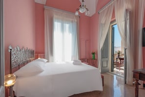 Quarto casal conforto, vista para o pátio | Wi-Fi de cortesia