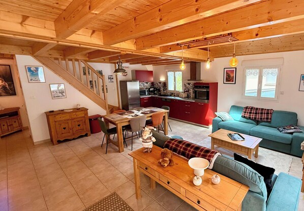 A cozy interior with a dining area, sofa, and kitchen. - La Pergola Le Mont Dore (6 people) (Mont-Dore)
