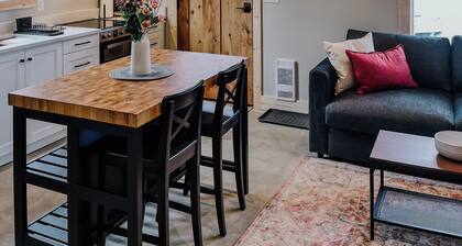 Located on 160acres of Nature in Welcoming Shirley. Unwind at Cozy Bear Cabin