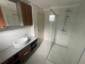 Shower, hair dryer, towels, soap - Vrbo Property (Budva)