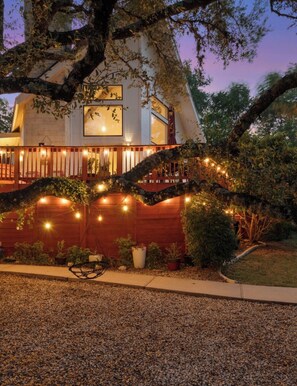 Property grounds - Private A-frame house! Lake, World class Spa next door!
Total retreat and relax (Austin)