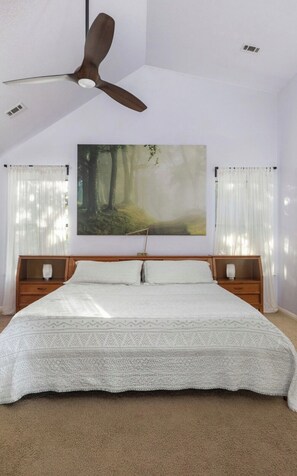 Room - Private A-frame house! Lake, World class Spa next door!
Total retreat and relax (Austin)