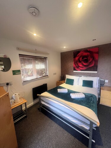 Tudors eSuites - Budget Apartments