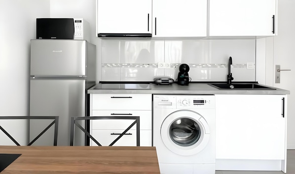 Refrigerador, microondas, horno, placa de cocina