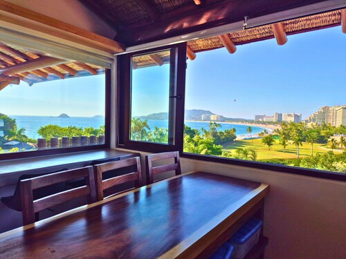 Vista Coral • Beachfront Condo • Jacuzzi & Pool • Ixtapa-Zihuatanejo