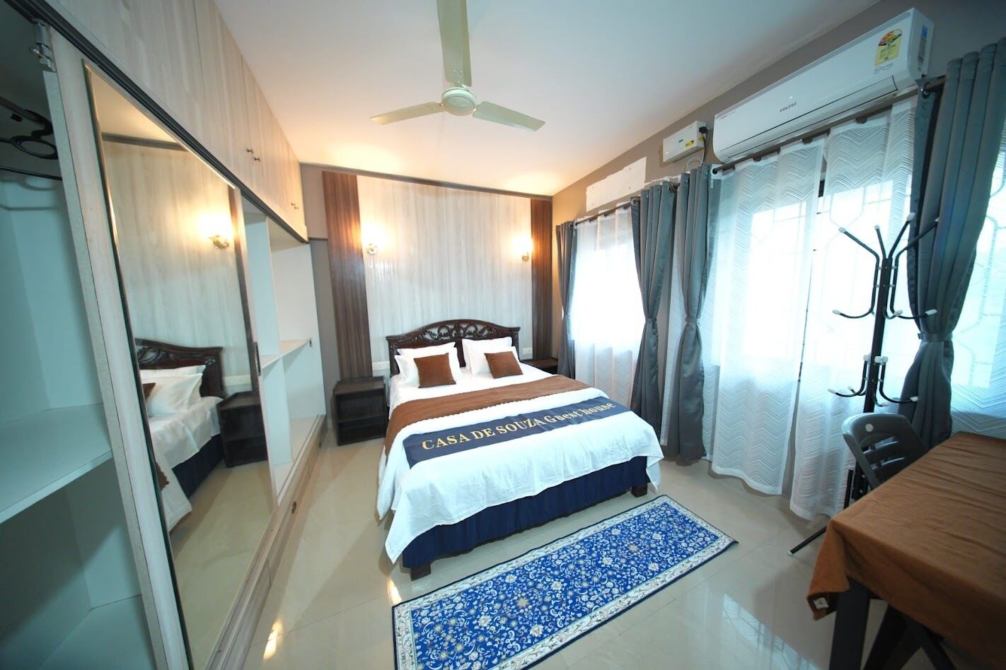 Family Apartment, 3 Bedrooms, Balcony | Desk, laptop workspace, WiFi (free)