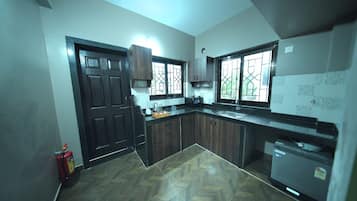 Full-sized fridge, microwave