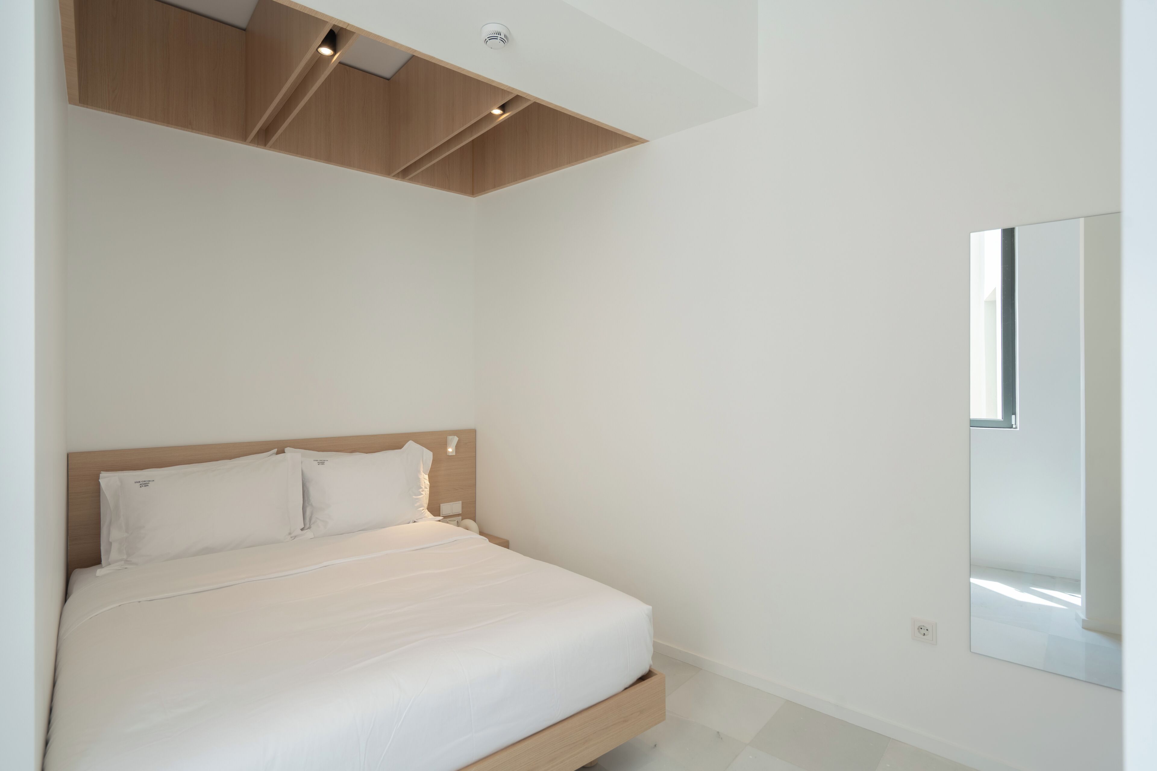 Minibar, caja de seguridad en la habitación y cortinas blackout 