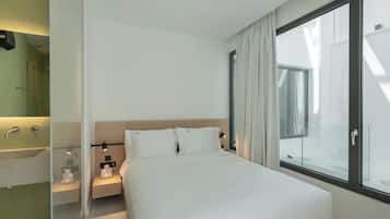 Apartment | In-room safe, blackout curtains, soundproofing, iron/ironing board