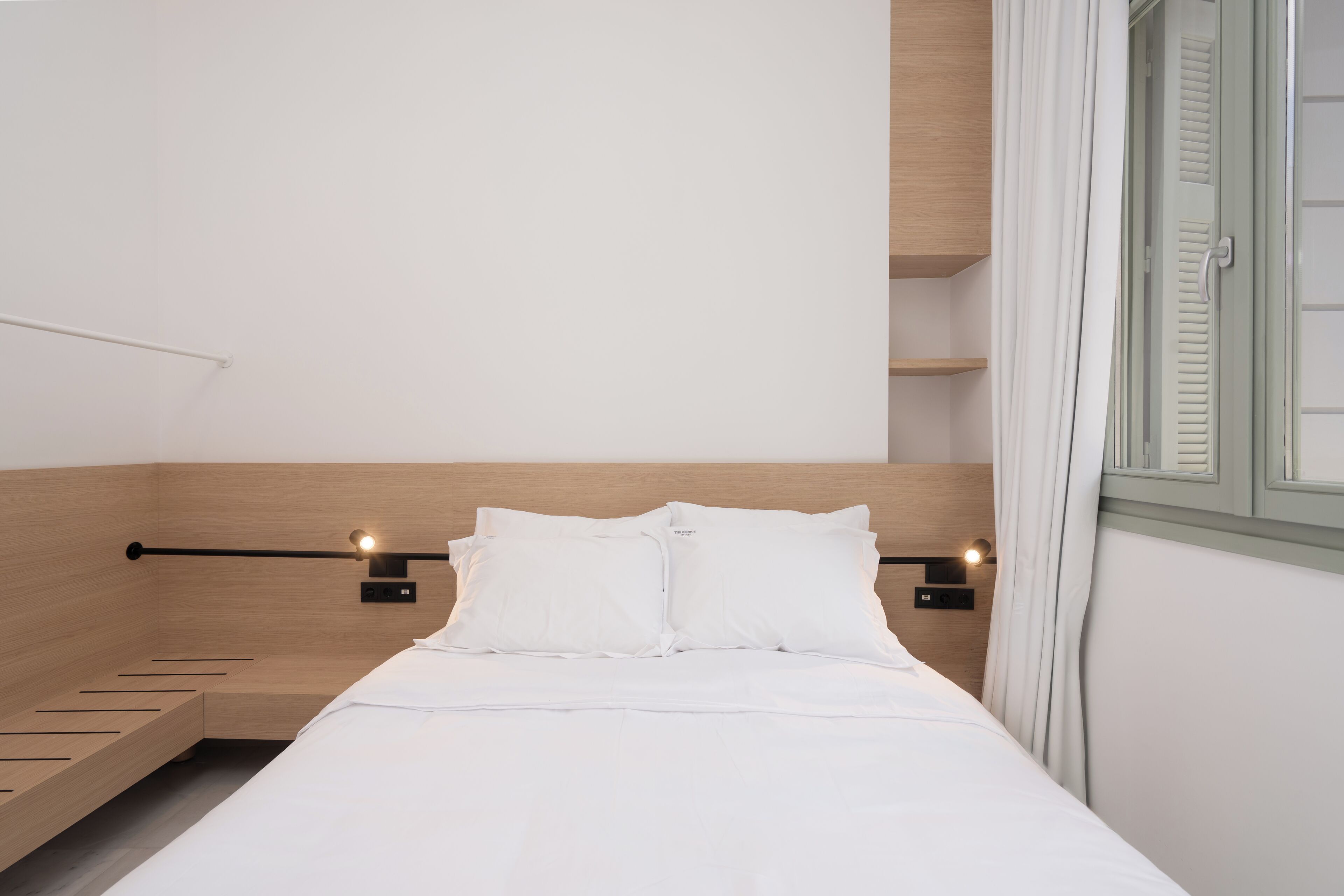 Habitació doble econòmica, 1 llit doble, no fumadors, bany privat | Caixa forta a l'habitació i cortines opaques 