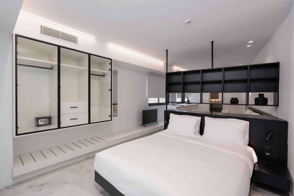 Minibar, caja de seguridad en la habitación y cortinas blackout 