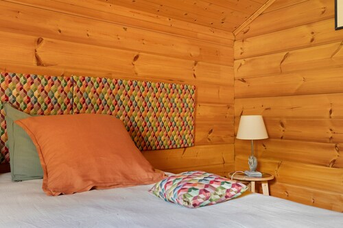 Chambre LUNA Guest Room near Vichy – Shared Pool, Wi-Fi, Air Conditioning
