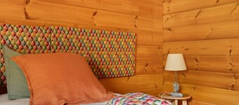 Chambre LUNA Guest Room near Vichy – Shared Pool, Wi-Fi, Air Conditioning