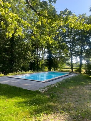 Pool - Guest Room “Chambre du Haut” with Shared Pool, Wi-Fi, and Air Conditioning (Saint-Rémy-en-Rollat)