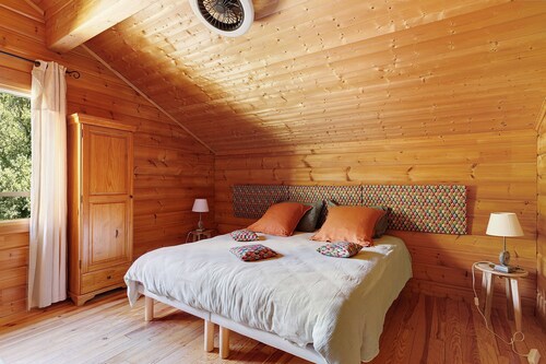 Chambre LUNA Guest Room near Vichy – Shared Pool, Wi-Fi, Air Conditioning