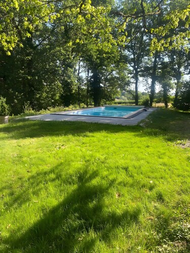 Guest Room near Vichy – Sauna Room with Shared Pool, Wi-Fi, and Air Conditioning