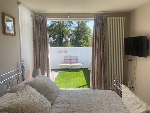 Moss Retreat Sleeps 2, Balcony/garden/parking/pubs