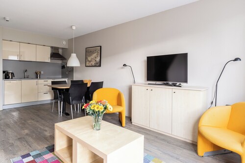 Comfortable vacation apartment on Ameland with access to a pool; dogs welcome