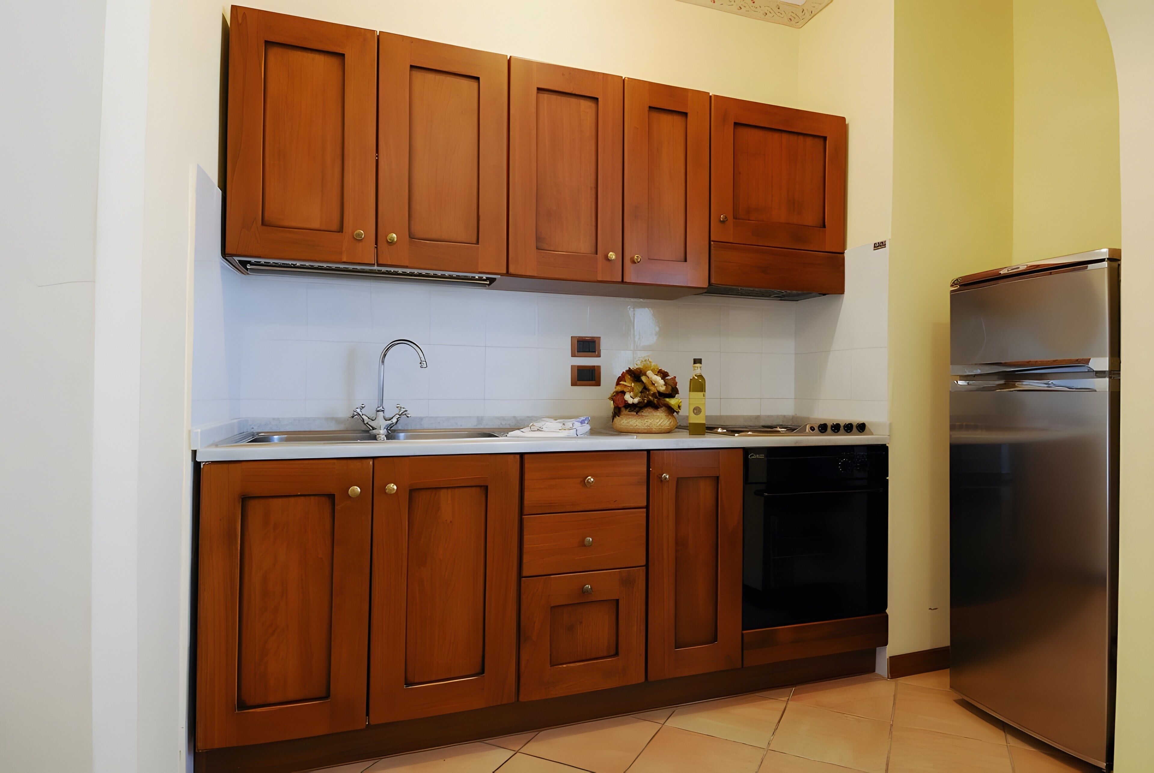 Macchina per tè/caffè, frigorifero, forno, piano cottura