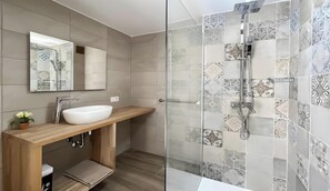 Shower, hair dryer, towels - B-Rent La Azotea Zen – Your Relaxing Oasis in Corralejo (Corralejo)