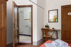 Room - Querce - Spacious apartment for 8 guests with private outdoor area (Gambassi Terme)