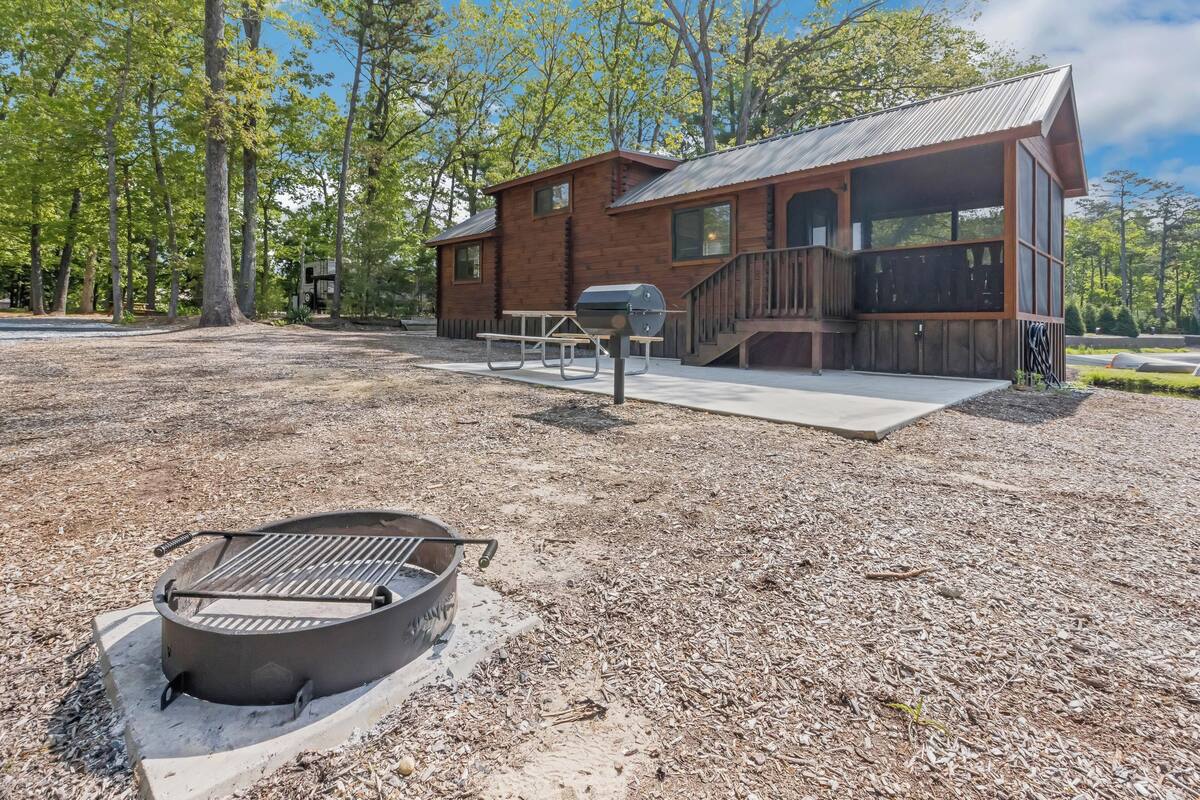Deluxe Cabin, Lake View