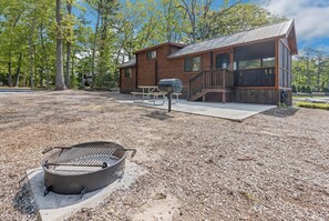 Deluxe Cabin, Lake View