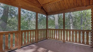 A wooden deck with a railing, surrounded by trees. - Sun Retreats Hospitality Creek (Monroe)