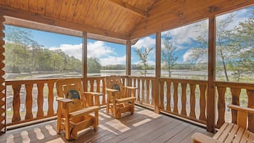Deluxe Cabin, Lake View