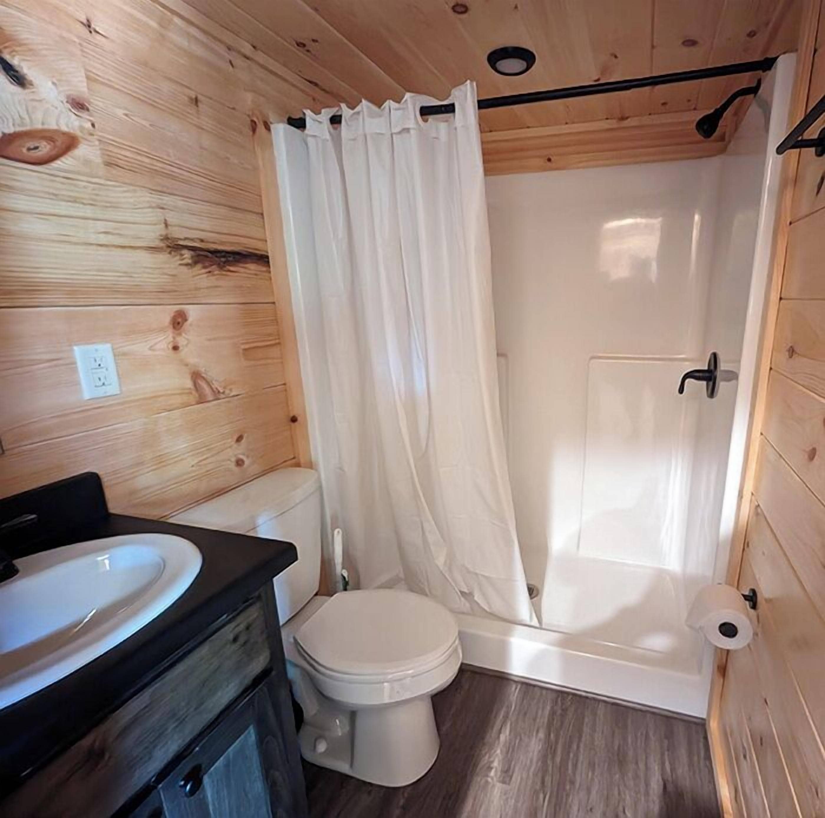 Family Cottage | Bathroom