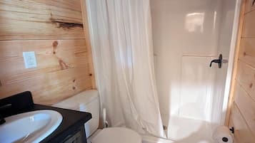 Family Cottage | Bathroom