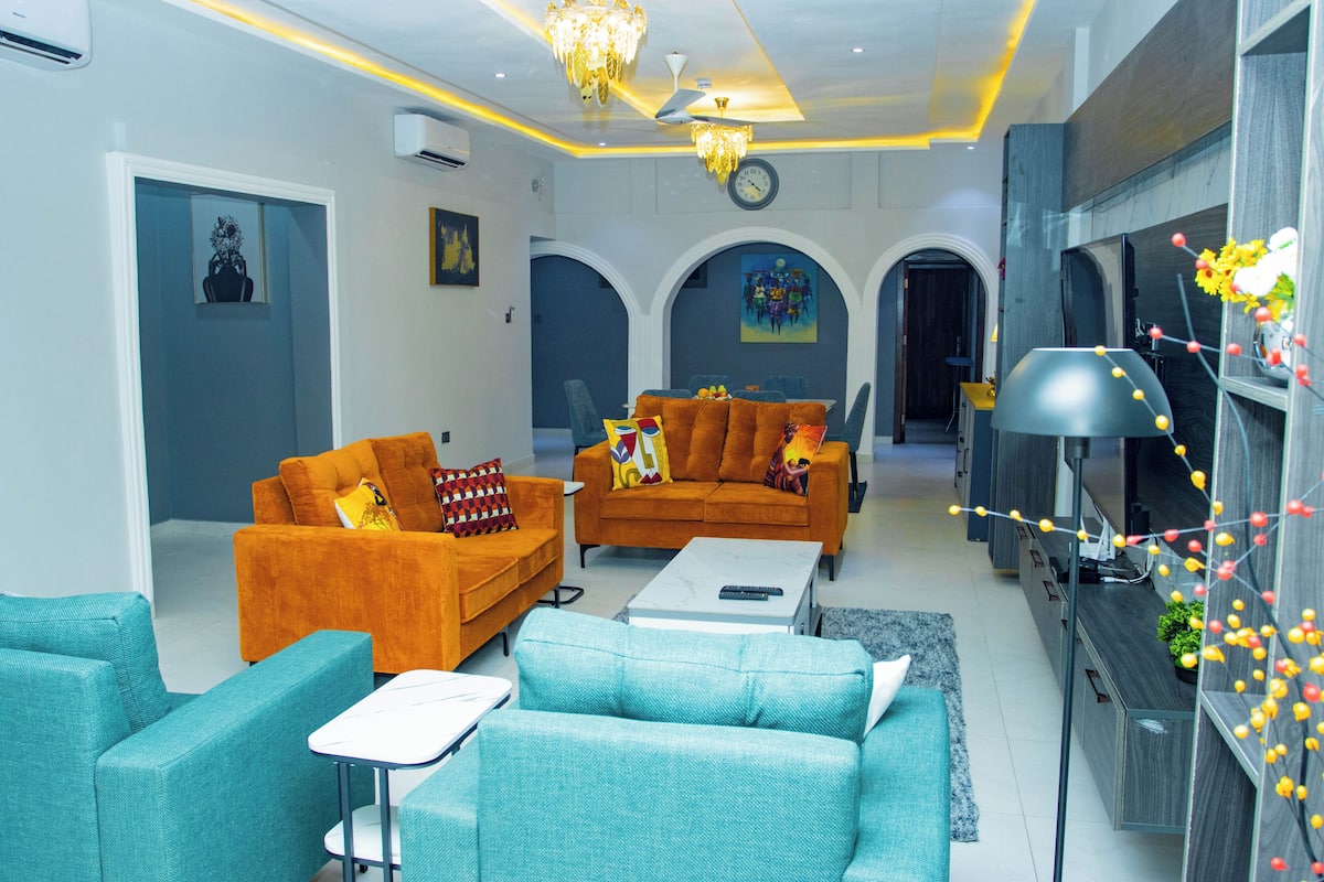 Luxury Apartment, 3 Bedrooms, Ensuite | Desk, laptop workspace, iron/ironing board, WiFi (free)