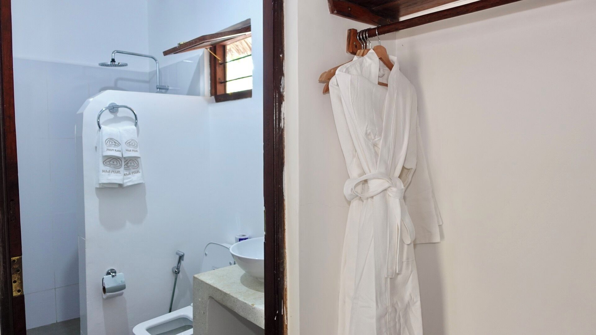 Bungalow, Patio, Garden View | Premium bedding, in-room safe, desk, laptop workspace