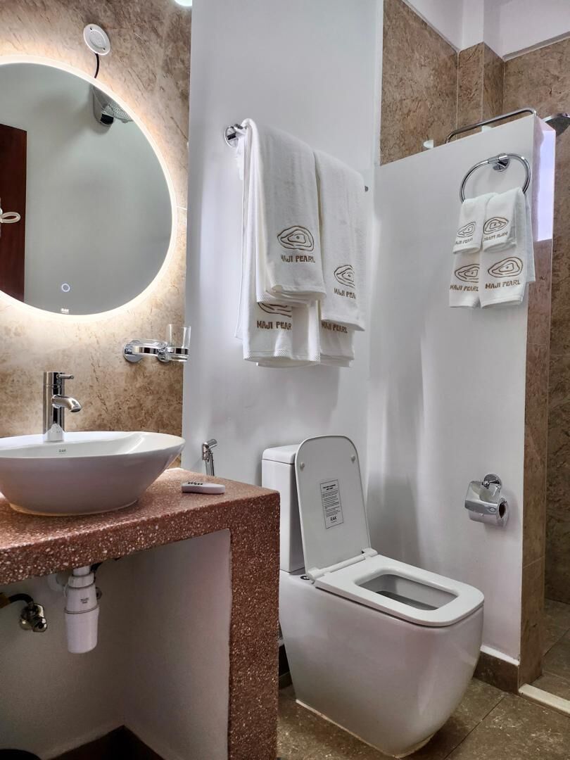 Ducha, artículos de higiene personal gratuitos y secador de pelo